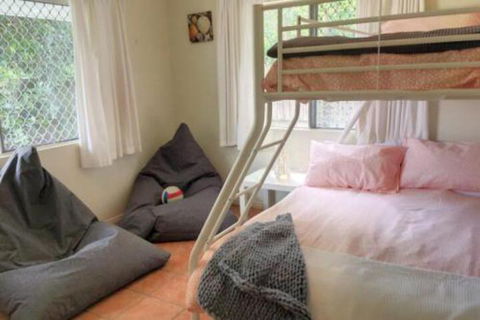 Coral Cottage 93 Taylor Ave Golden Beach - Accommodation QLD 3