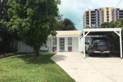 Coral Cottage 93 Taylor Ave Golden Beach - Accommodation QLD 0