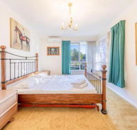 Doncaster Beautiful 4 Bedder walking to Westfield - Accommodation QLD