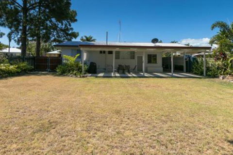Charming Beach House - Accommodation QLD 2
