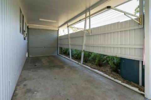 Charming Beach House - Accommodation QLD 3