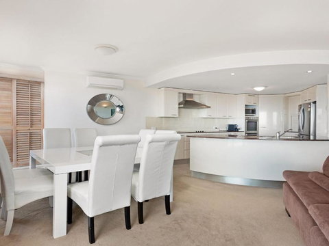 Le Point 702 Luxury & Views! - Accommodation QLD 3