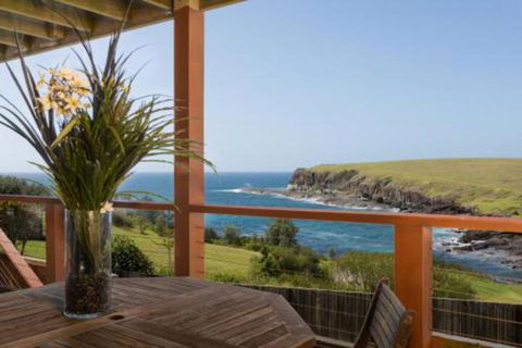 Absolute Oceanfront Cottage - Accommodation QLD 3