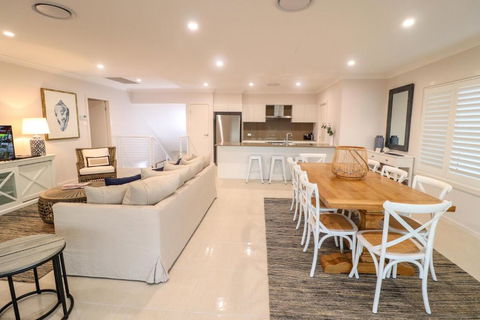 Illaroo At Catherine Hill Bay - Accommodation QLD 6