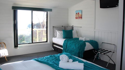 KINGFISHER COTTAGE Beachfront At The Binalong Bay - Accommodation QLD 3