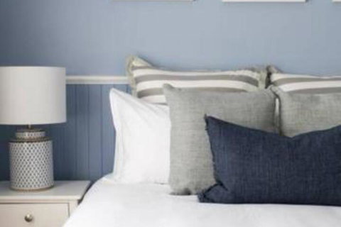 Kinross Cottage Neat & Stylish Sleeps 9 - Accommodation QLD 4