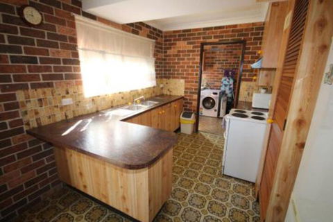 1 / 2 Brunswick Avenue - Accommodation QLD 4
