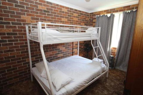 1 / 2 Brunswick Avenue - Accommodation QLD 3