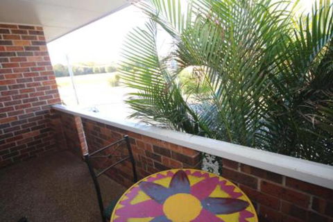 1 / 2 Brunswick Avenue - Accommodation QLD 5