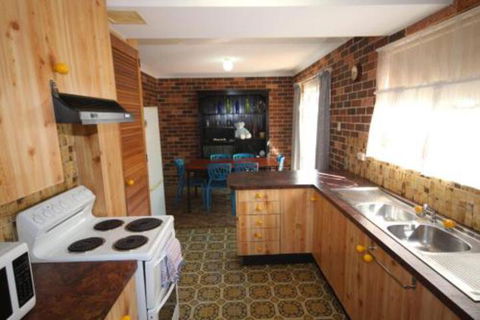 1 / 2 Brunswick Avenue - Accommodation QLD 6