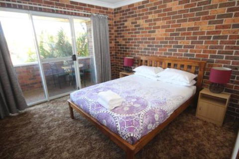 1 / 2 Brunswick Avenue - Accommodation QLD 2