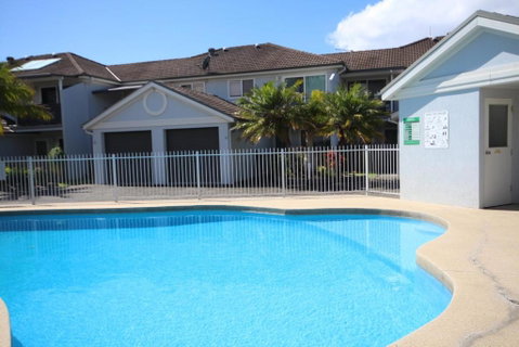 Paradise Waters No. 13 - Accommodation QLD 1