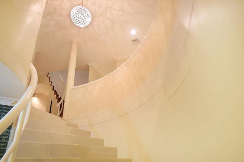 BEACHSIDE MANOR Walk To The Beach - Accommodation QLD 5