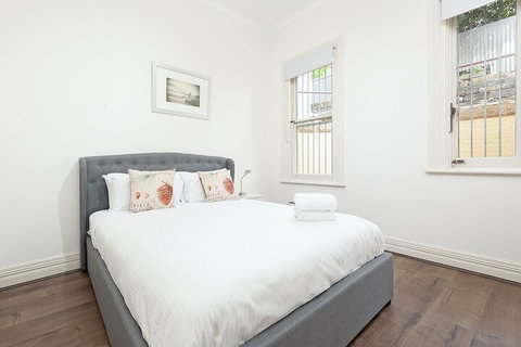Stunning Sydney Home 7 - Accommodation QLD 7