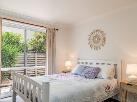 Lovely Modern Villa Amidst Peaceful Surroundings - Accommodation QLD 3