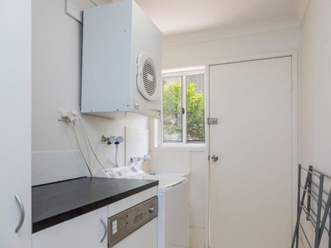 Lovely Modern Villa Amidst Peaceful Surroundings - Accommodation QLD 5