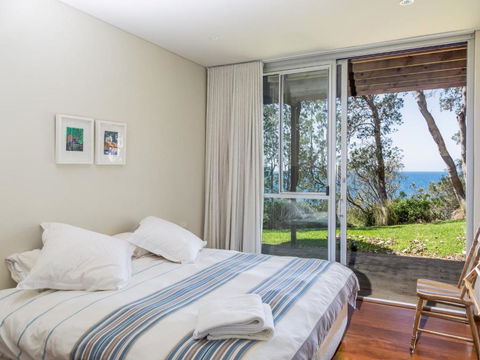 ARGYLL MOLLYMOOK Absolute Waterfront - Accommodation QLD 1