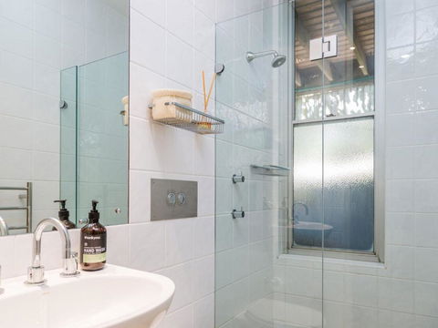 ARGYLL MOLLYMOOK Absolute Waterfront - Accommodation QLD 5