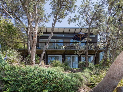 ARGYLL MOLLYMOOK Absolute Waterfront - Accommodation QLD 2