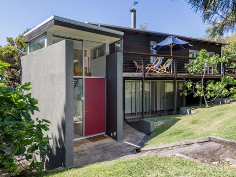 ARGYLL MOLLYMOOK Absolute Waterfront - Accommodation QLD 3