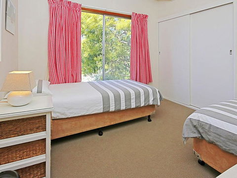 REST ASHORE At MOLLYMOOK - Accommodation QLD 2