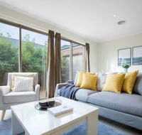 Spacious Lovely Home In Point Cook - Accommodation QLD