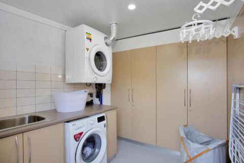 North Central Holiday Home - Accommodation QLD 5