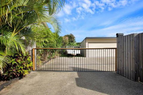 North Central Holiday Home - Accommodation QLD 7