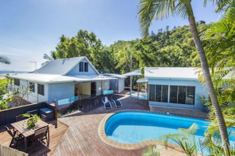 On The Beach - Accommodation QLD 0