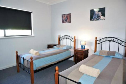 Ningaloo Breeze Villa 6 3 Bedroom Fully Self Contained Holiday Accommodation - Accommodation QLD 6