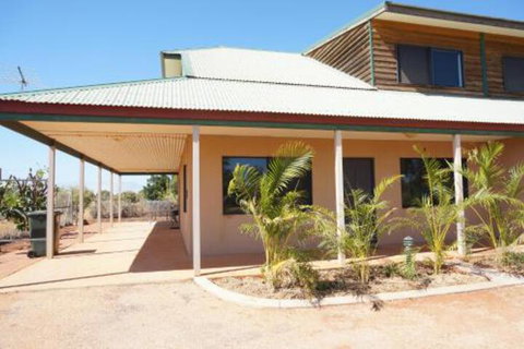 Ningaloo Breeze Villa 6 3 Bedroom Fully Self Contained Holiday Accommodation - Accommodation QLD 0