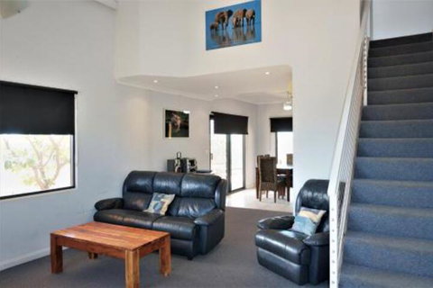 Ningaloo Breeze Villa 6 3 Bedroom Fully Self Contained Holiday Accommodation - Accommodation QLD 2