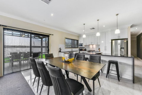Accommodation On Lansell 2 - Accommodation QLD 6
