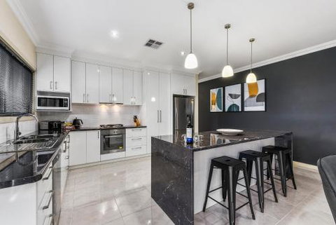 Accommodation On Lansell 2 - Accommodation QLD 2