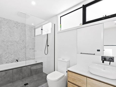 POINT BREAK NEW LISTING 2019 - Accommodation QLD 6