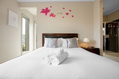 Gorgeous 4BR Home In Point Cook - Accommodation QLD 5