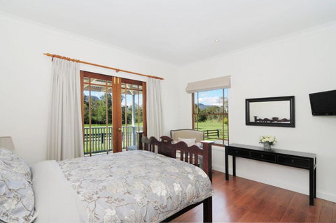 Rivermist Luxury 6 Bedrooms & 6 Bathrooms! - Accommodation QLD 4