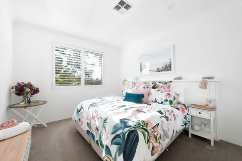 Arabella Stylish Seaside Sanctuary With Views - Accommodation QLD 6