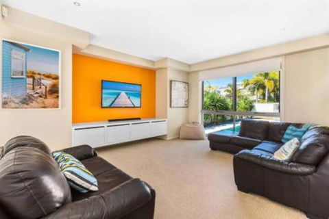 Elliston At Corporate Boardies. - Accommodation QLD 6