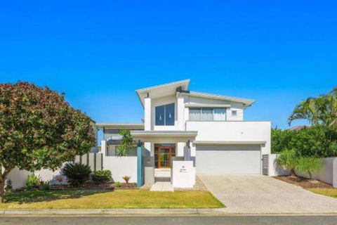 Elliston At Corporate Boardies. - Accommodation QLD 2