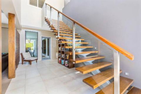 Elliston At Corporate Boardies. - Accommodation QLD 4