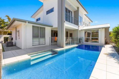 Elliston At Corporate Boardies. - Accommodation QLD 0