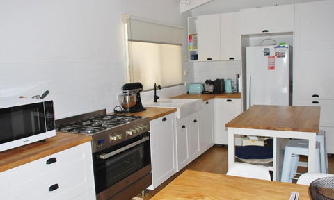 SHORE BEATS WORK INVERLOCH - Accommodation QLD 1