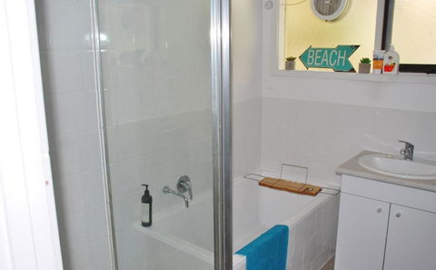 SHORE BEATS WORK INVERLOCH - Accommodation QLD 3