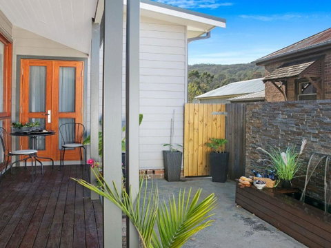 Advilla Stylish Charming & Central Location - Accommodation QLD 1