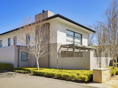 Arum 4 Heritage Park Contemporary & Timeless - Accommodation QLD 5