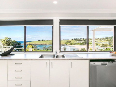 Ohana Oasis Front Row To Reserve Beach & Ocean - Accommodation QLD 5