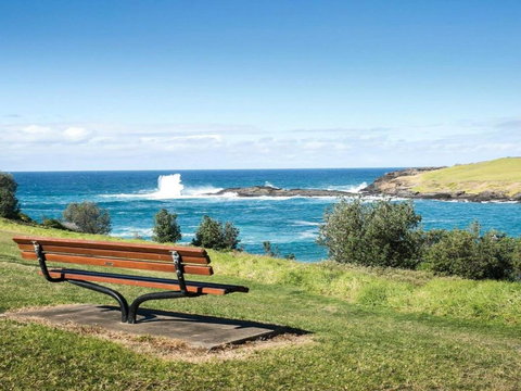 Ohana Oasis Front Row To Reserve Beach & Ocean - Accommodation QLD 4