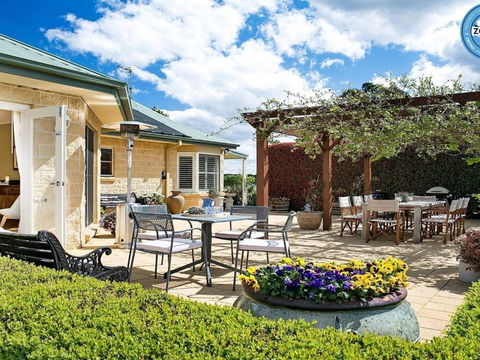 Sinden Park Garden Swimming Pool Rural Vistas - Accommodation QLD 1