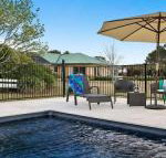 Sinden Park garden swimming pool rural vistas - Accommodation QLD